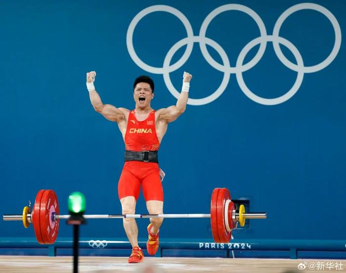 aoa体育活动-举重选手在比赛中力挽狂澜夺魁(举重选手在比赛中力挽狂澜夺魁的视频)