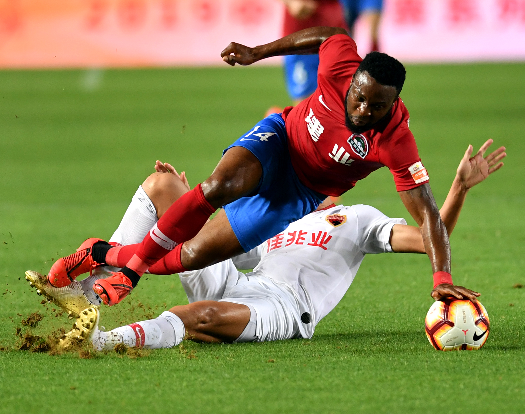 aoa体育直播-包含深圳佳兆业vs贵州恒丰：保级压力下的生死决战的词条