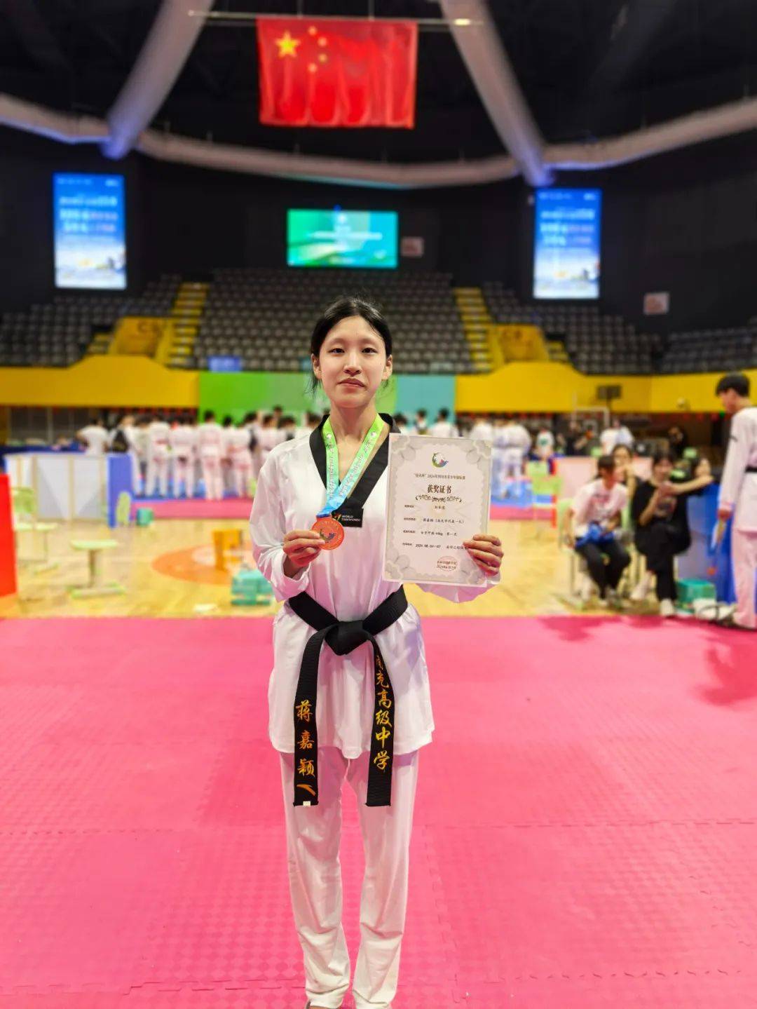 跆拳道运动员飒爽出场,斩获金牌 跆拳道运动员飒爽出场,斩获金牌