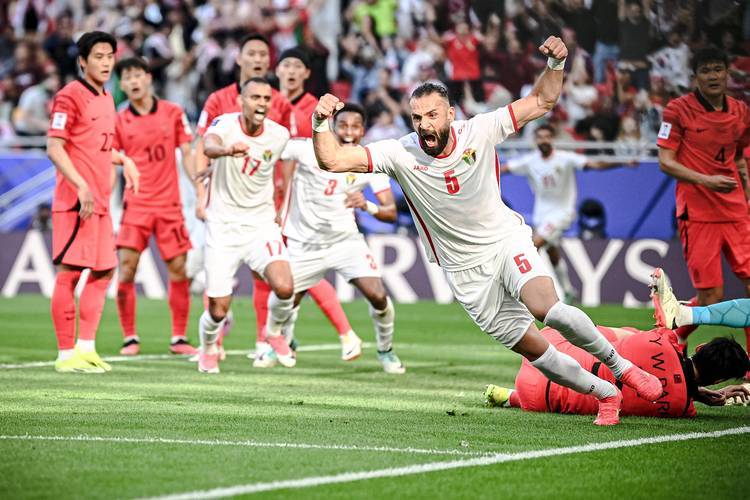 包含伊拉克球队展现出色，晋级淘汰赛的词条