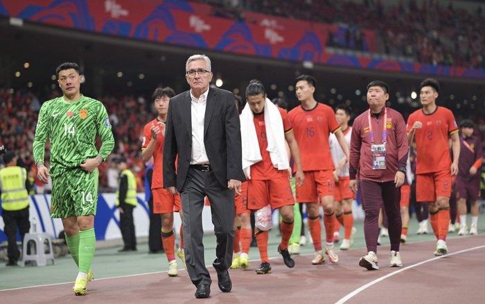 aoa体育教练-球队失误频繁，主帅信心遇考验的简单介绍