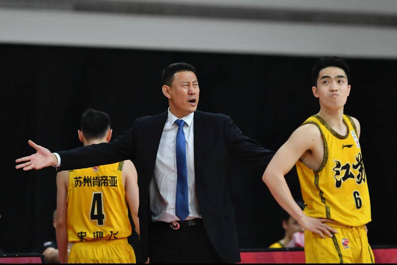 aoa体育活动-江苏球员陷入低谷，主教练急需调整