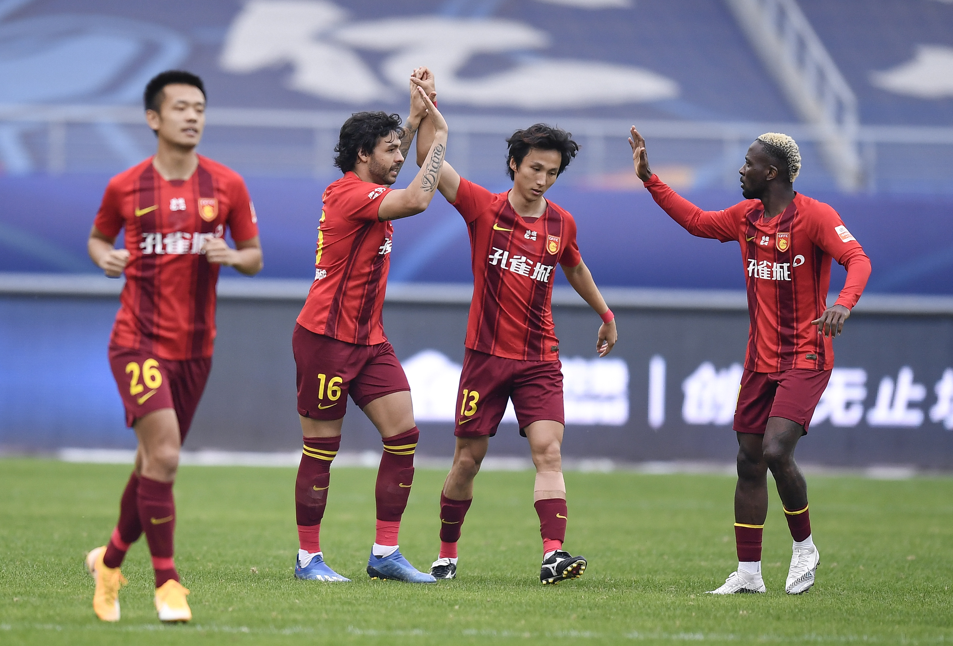 关于河北华夏幸福客场击败大连人，取得开门红的信息