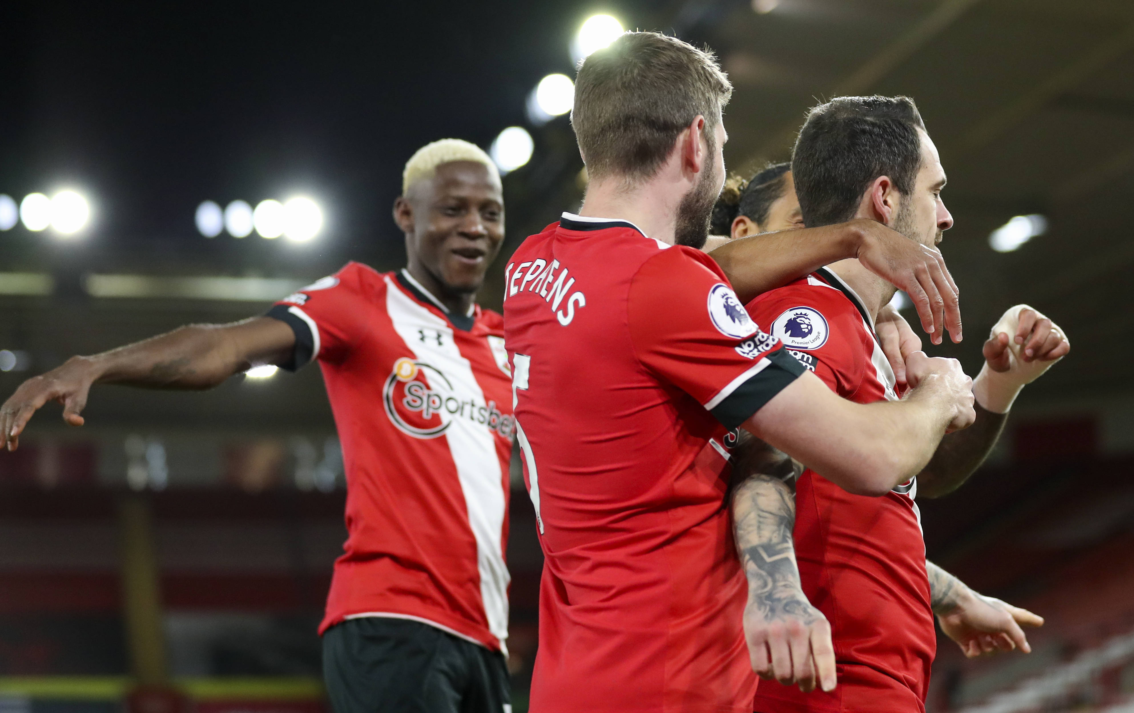 南安普顿客场2-1战胜富勒姆,摘得3分离开降级区的简单介绍 南安普顿客场2-1战胜富勒姆,摘得3分离开降级区的简单介绍