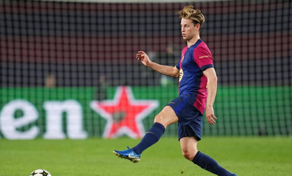 包含阿贾克斯客场大败AS罗马，德容梅开二度助球队取胜的词条