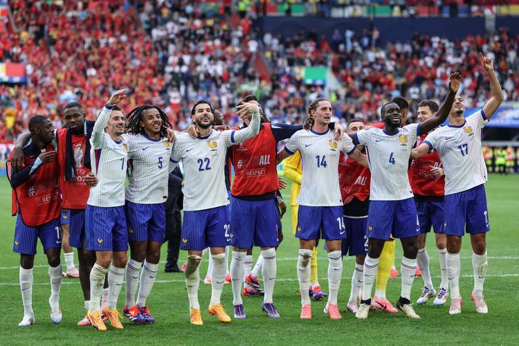 惊险一幕!欧国联比赛中球队险胜对手 惊险一幕!欧国联比赛中球队险胜对手