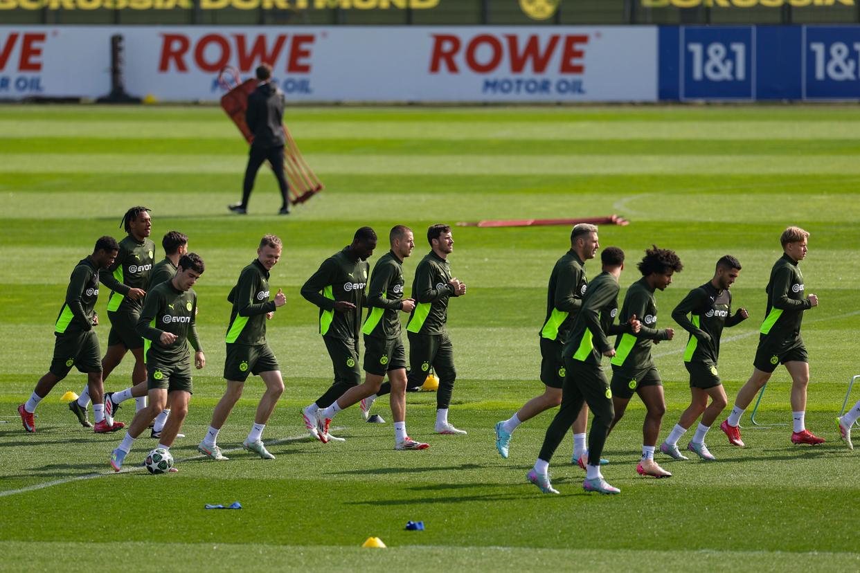 aoa体育-多特蒙德全队集体训练，备战下一场比赛