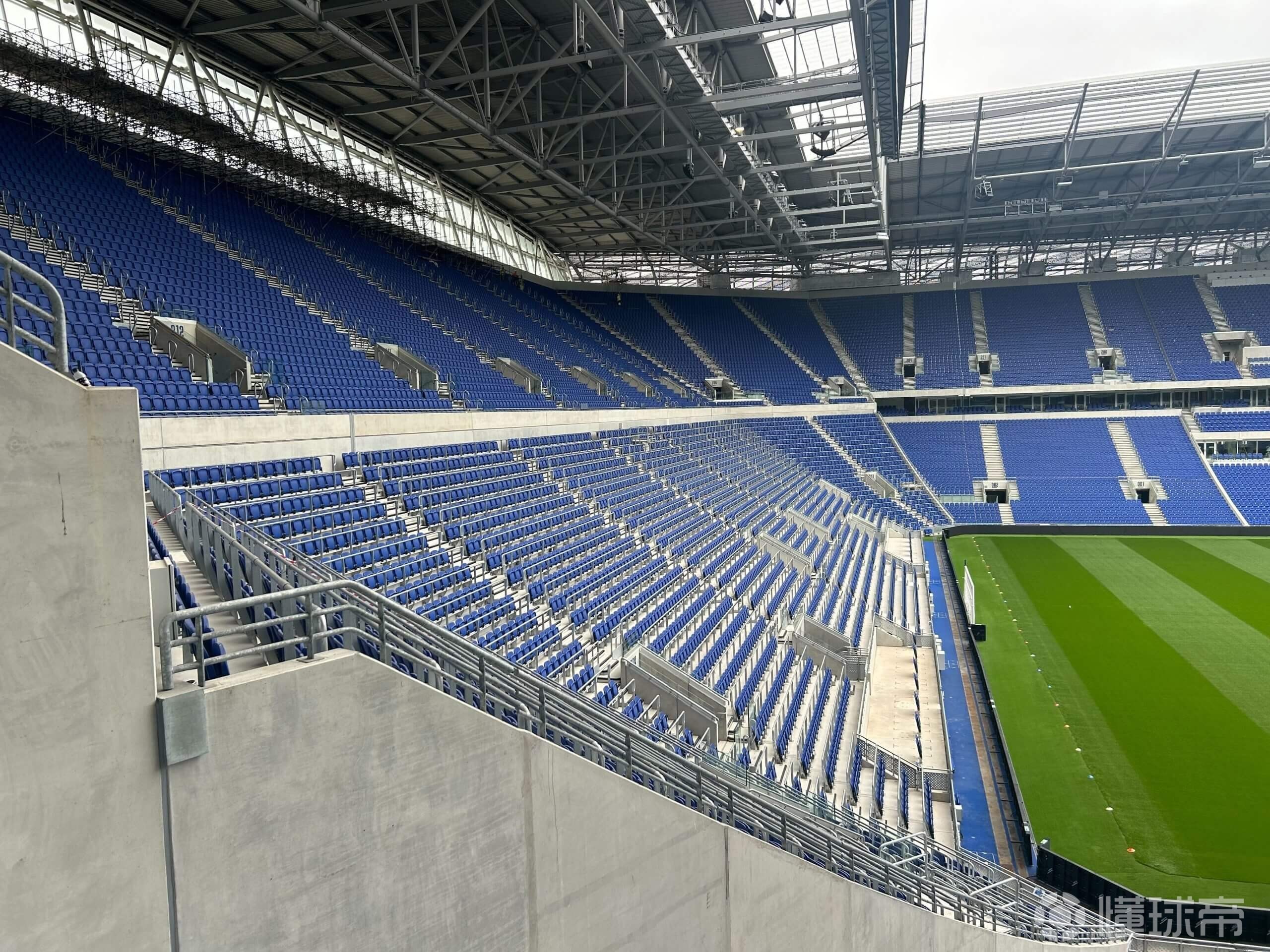 aoa体育直播-埃弗顿全队努力不懈取得胜利，助兴球迷的简单介绍