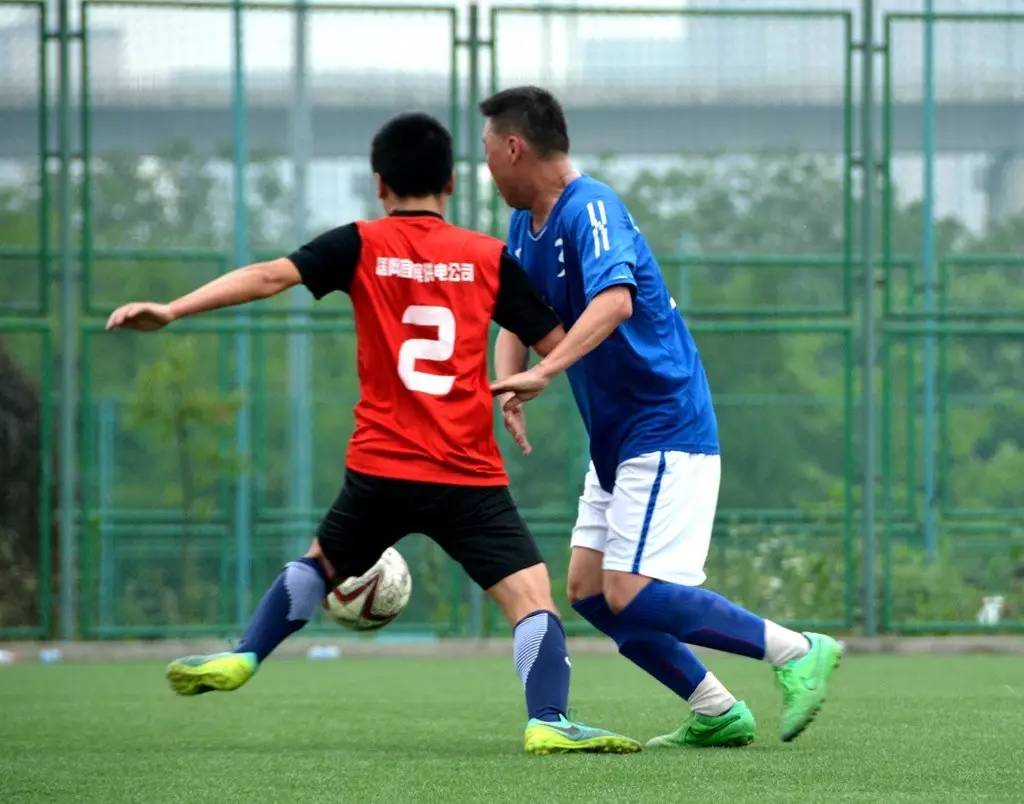 aoa体育教练-关于双方队员在场上短兵相接，比赛火药味十足的信息