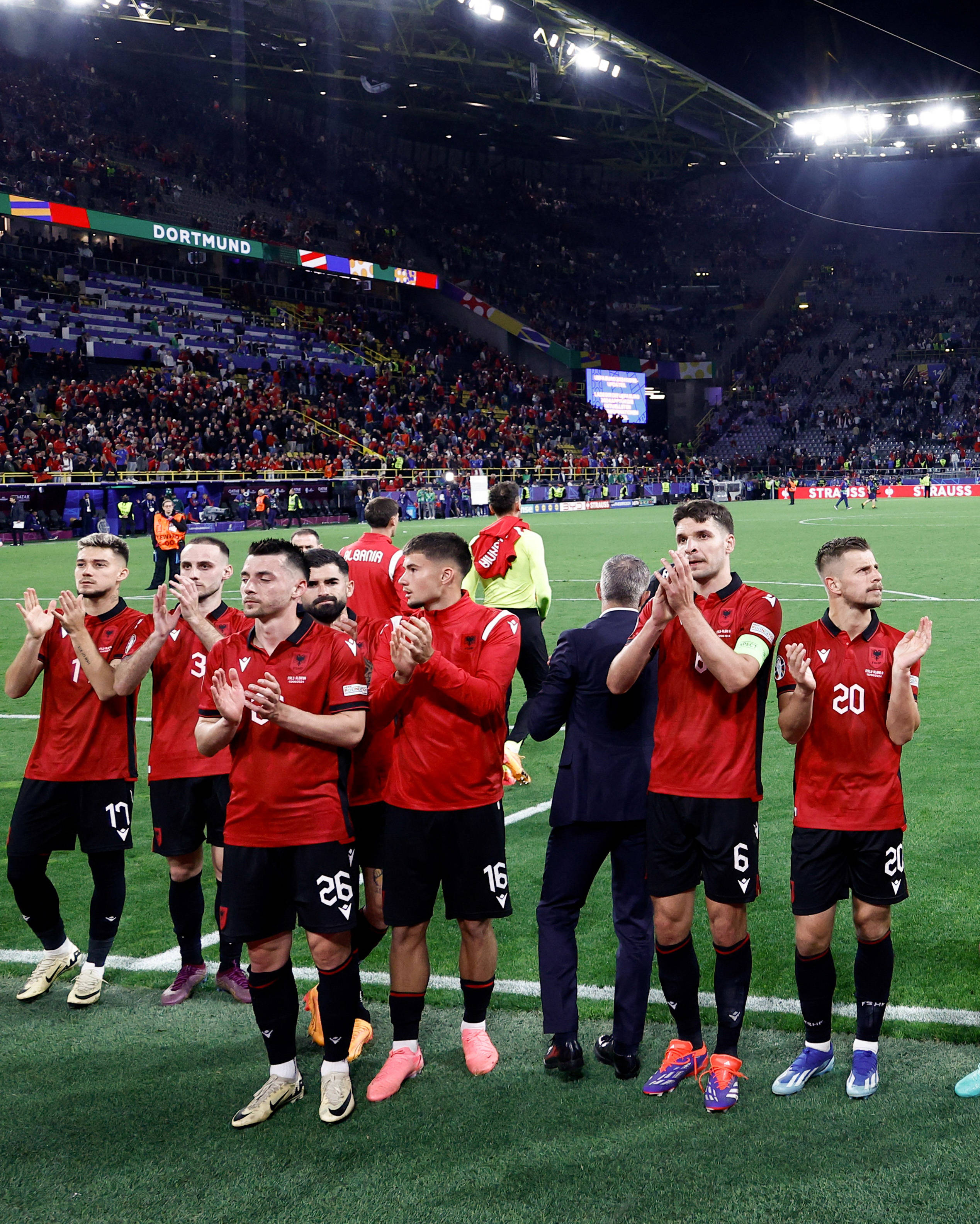 欧洲足球赛事精彩绝伦,各队实力较量令人期待 欧洲足球赛事精彩绝伦,各队实力较量令人期待