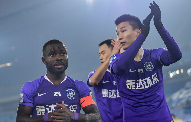 全队拼尽全力！球队团结一心战胜劲敌的简单介绍