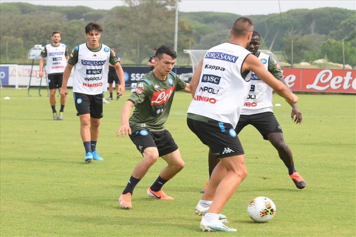 那不勒斯积极备战，迎接挑战的简单介绍