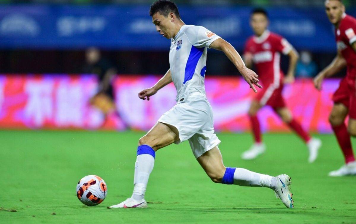 aoa体育娱乐-关于张呈栋在比赛中表现出色，球迷们赞不绝口的信息