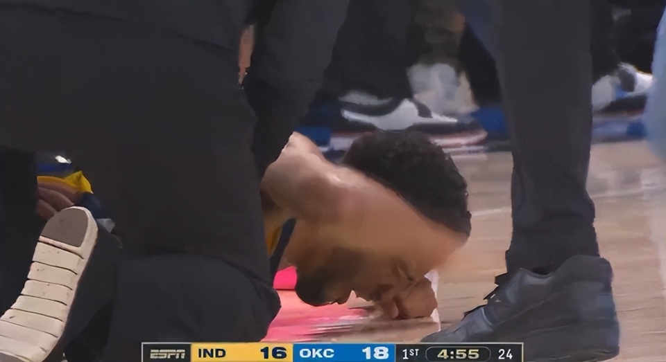 公牛球员受伤离场,团队战力遭受考验的简单介绍 公牛球员受伤离场,团队战力遭受考验的简单介绍