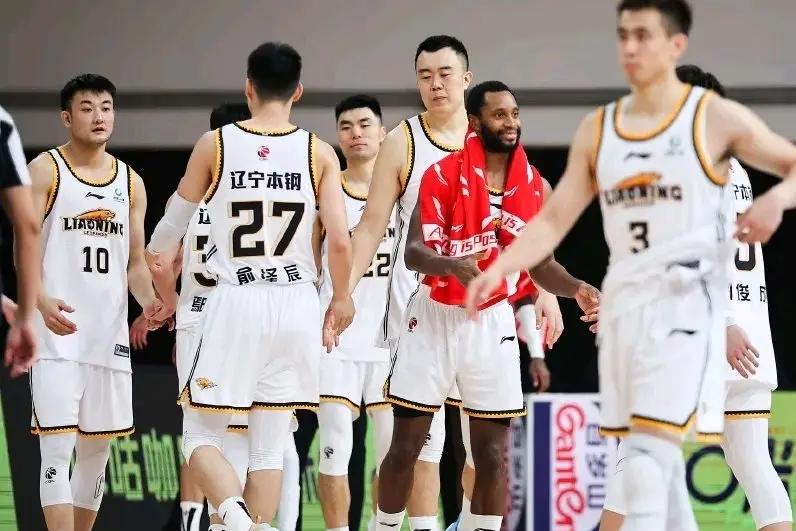 队员表现出色，球队实现连胜领先积分榜的简单介绍