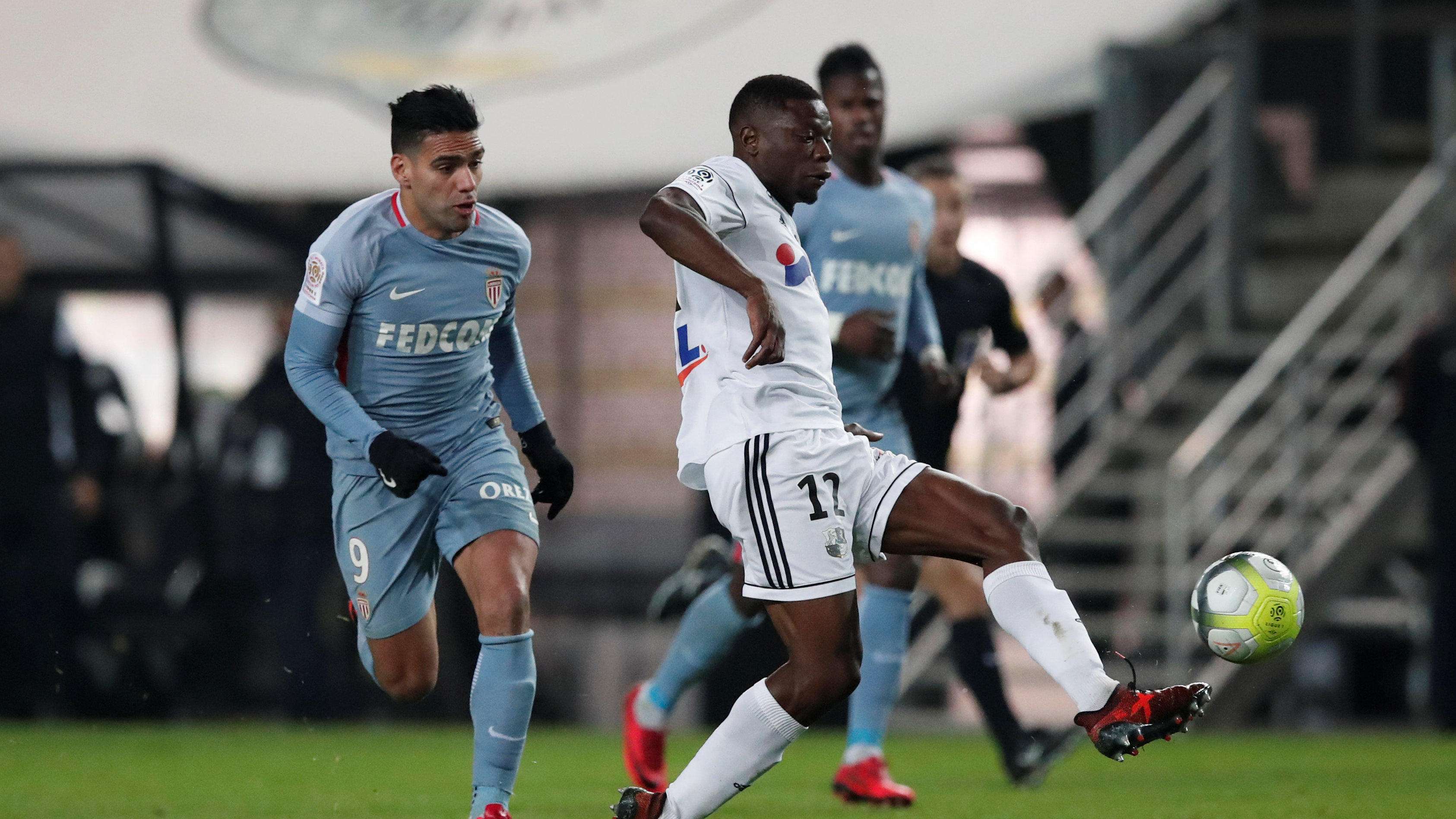 亚眠在法甲联赛中战胜对手实现重要胜利