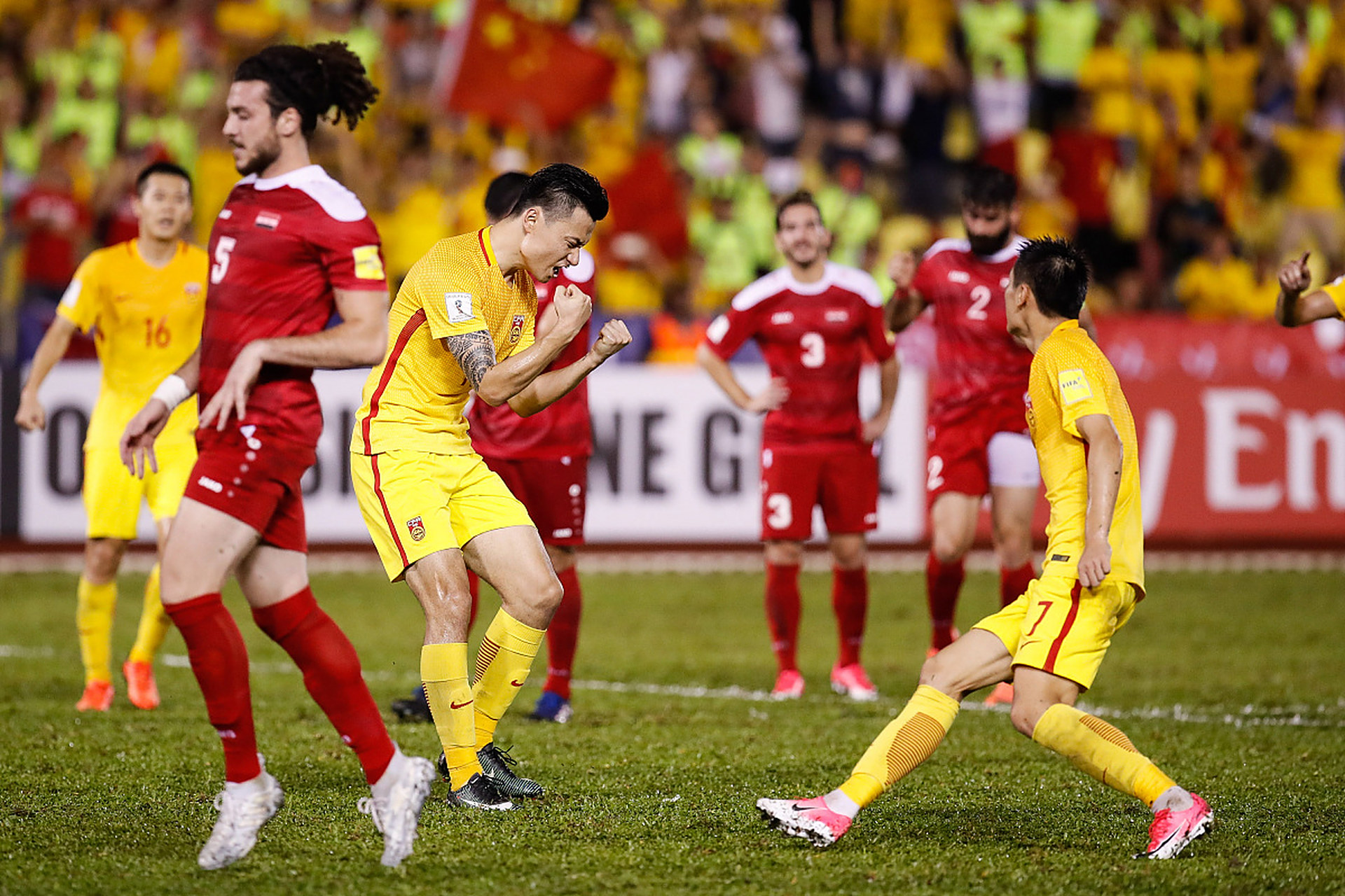 包含备受瞩目的国际足球盛事拉开帷幕的词条