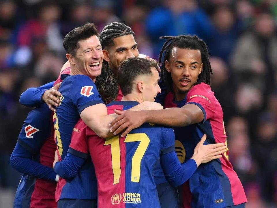 aoa体育课程-巴塞罗那主场大胜，球队状态回暖