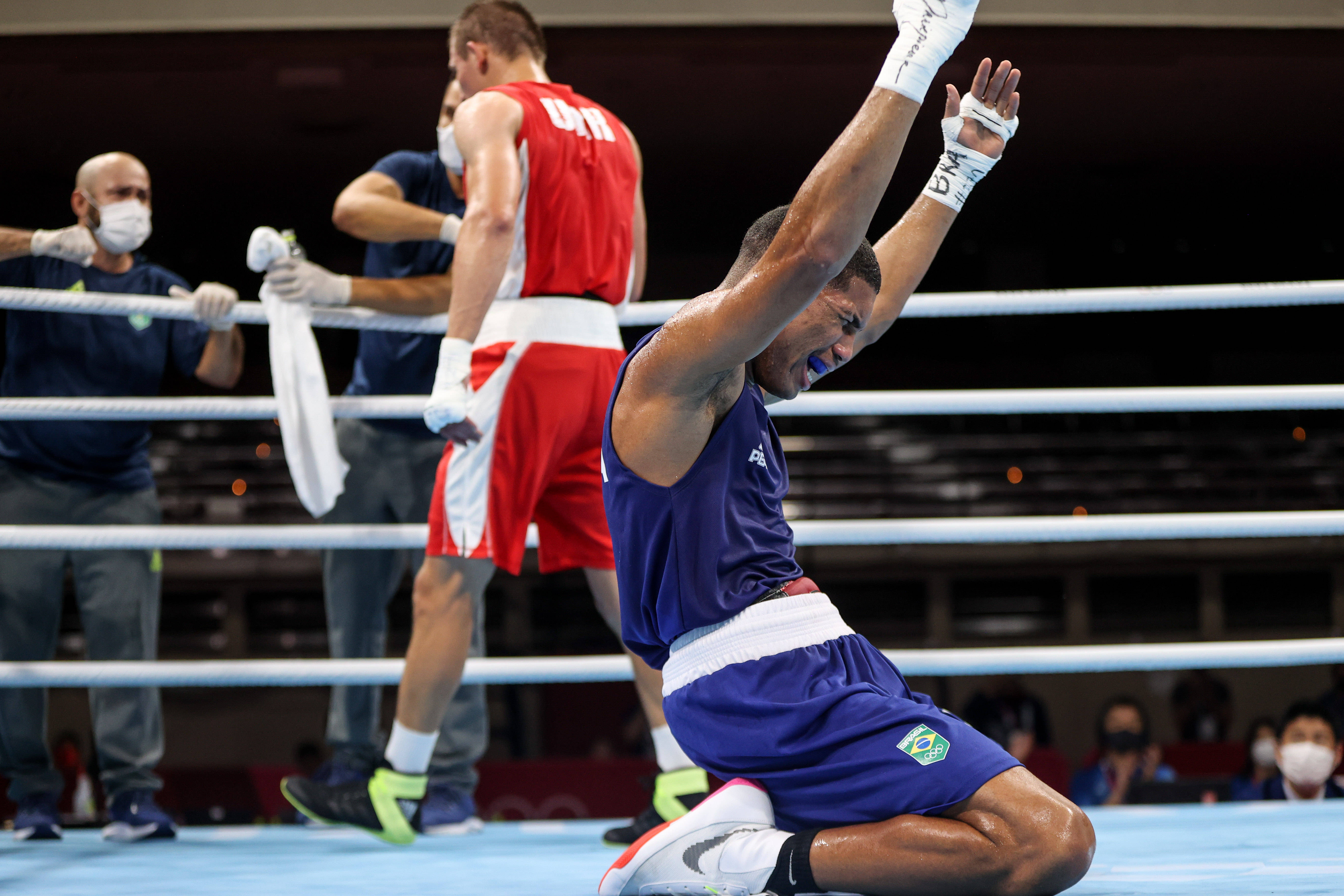 aoa体育官网-巴西选手在举重比赛中勇夺金牌