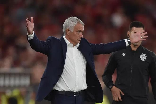 aoa体育馆-穆里尼奥再次怒斥裁判坚称判罚不公是导致失利主因的简单介绍