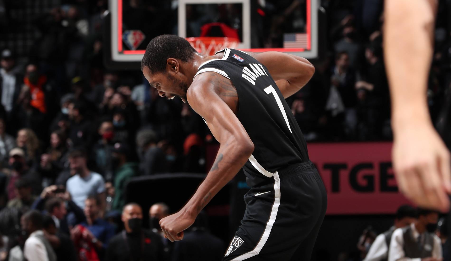 aoa体育直播-篮网逆转太阳，获得三连胜