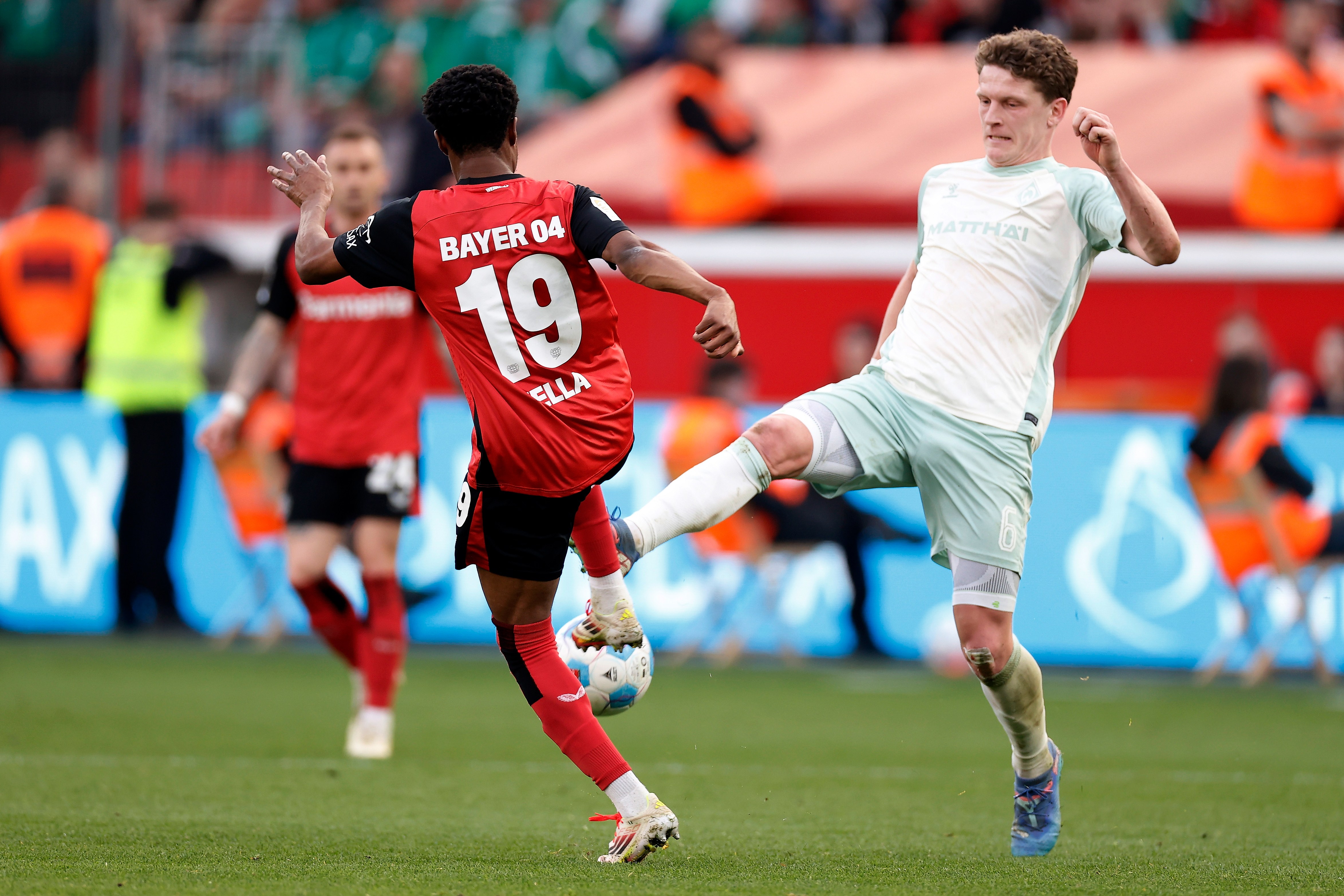 比赛场上火爆:德国队力挫对手 比赛场上火爆:德国队力挫对手