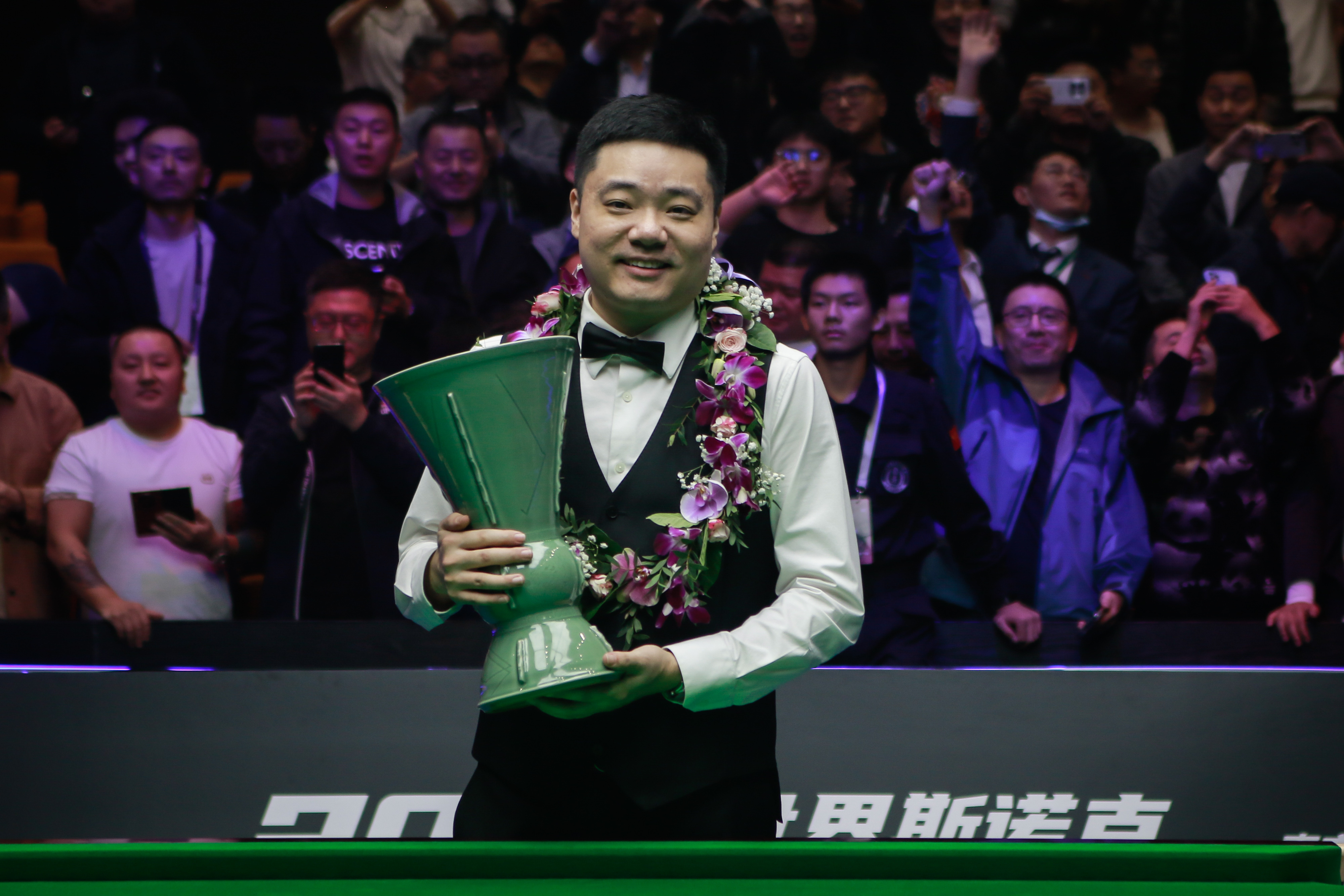 aoa体育视频-比赛中球员表现出色成为焦点讨论对象